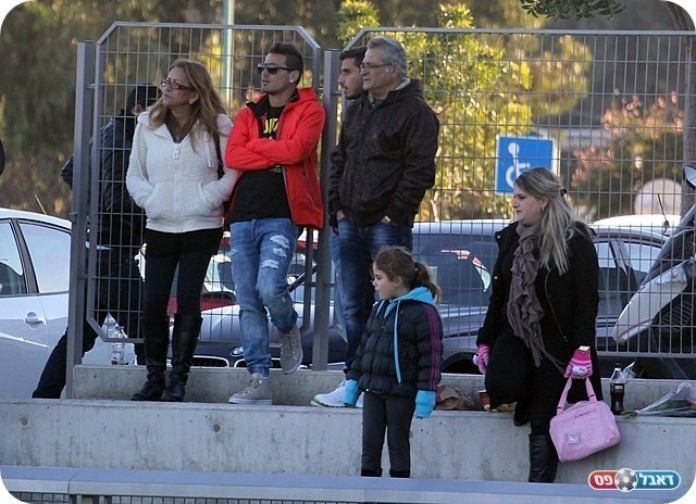 באו לעודד את האחים. משפחת בוזגלו המורחבת (צילום: לירן דורף)