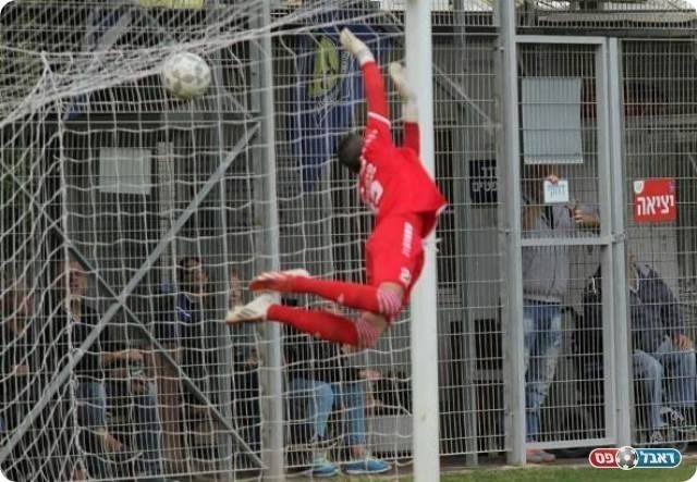 שער ענק. טובלי נכנע לבעיטה של ויצמן (קובי רוזן)