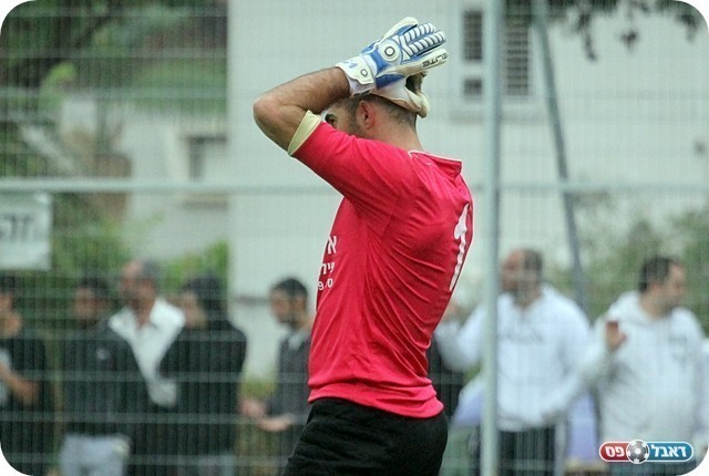 גלזר מבין שהלך הניצחון (צילום: לירן דורף)