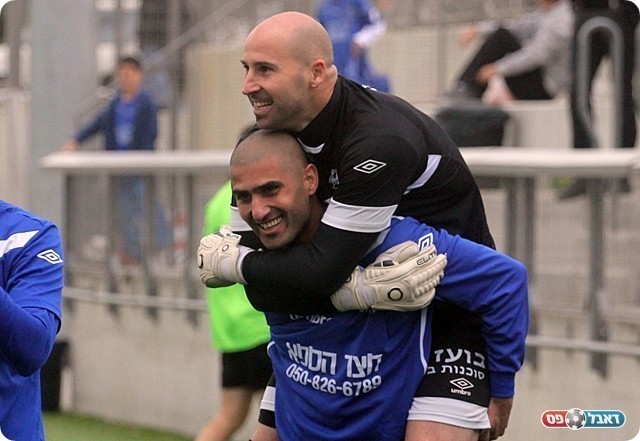 קרגולה ורוזנקוביץ' חוגגים נצחון גדול היום מול עמישב (לירן דורף)