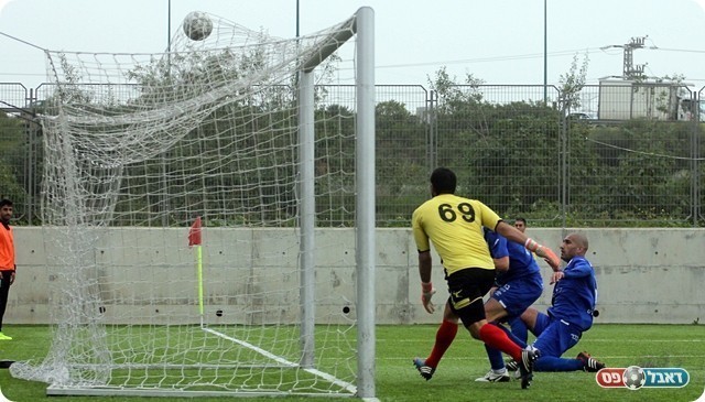 קרגולה כובש את שער הבכורה שלו בשעריים (לירן דורף)