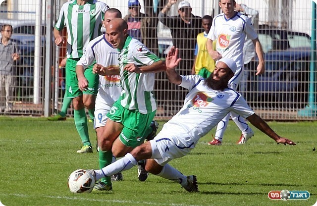 כהן צדק מתקל את שן