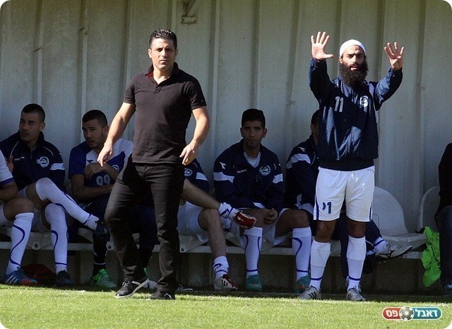 חיים וכהן צדק מכוונים, יפו נראתה כבוייה.