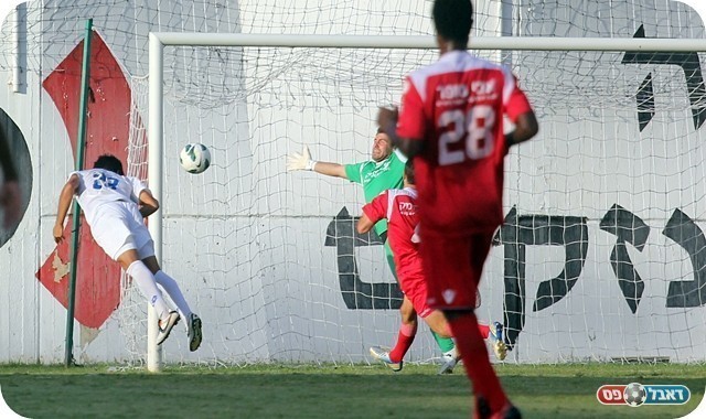 ר"ג בהלם טוטאלי. בלומשטיין כובש את השני (צילום: לירן דורף)