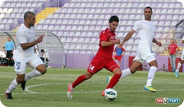 האדומים ניסו להגיב גבאי בדרך להחמצה (צילום: לירן דורף)