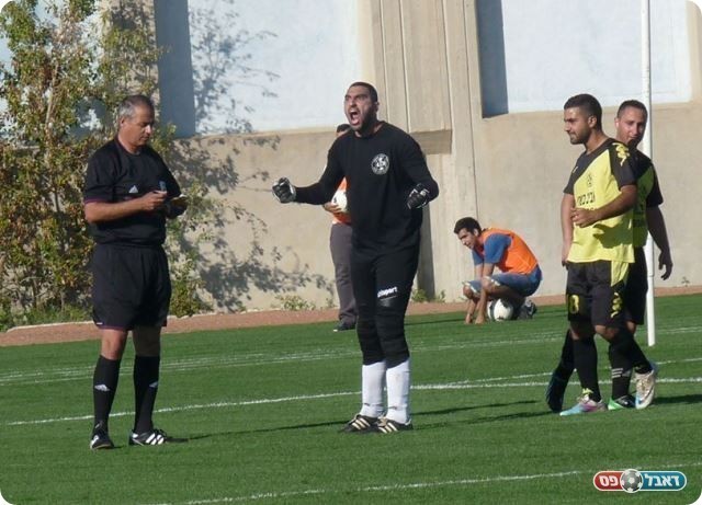 עצבני על שחקניו. כהן (צילום: אלי שמואלי)