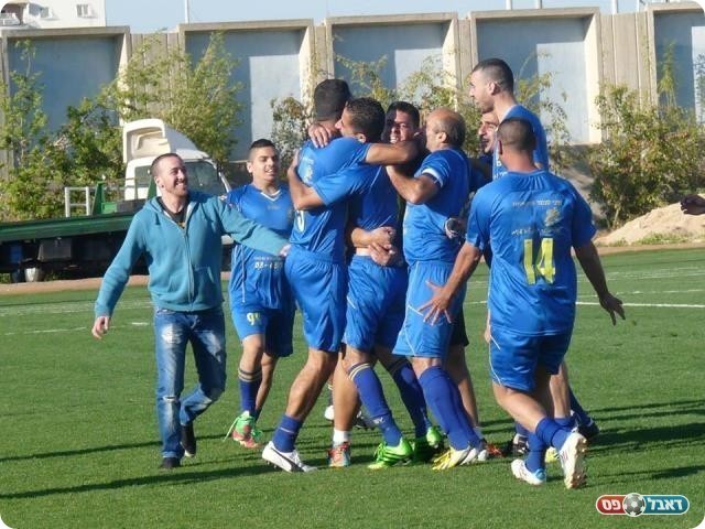 חולון סגרה עניין. חוגגים את השלישי (צילום: אלי שמואלי)