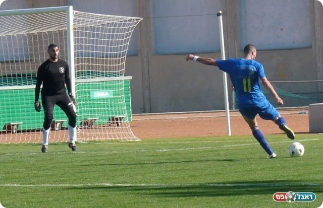 מצב דומה. אלייב כובש (צילום: אלי שמואלי)