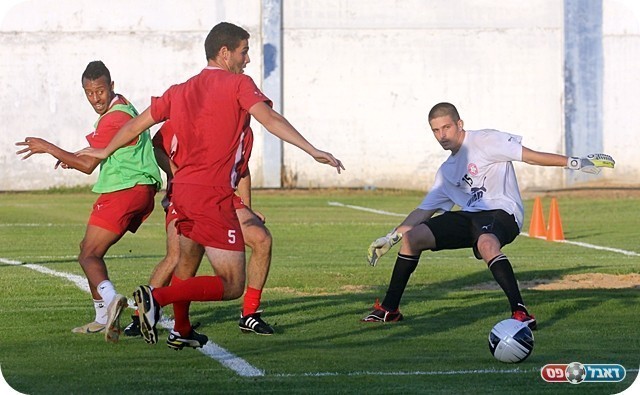 הגיע להסדרים עם הצבא, איילה (משמאל) (צילום: לירן דורף)