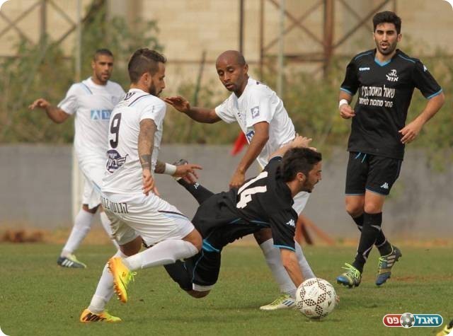 אשקלון נזכרה להגיע למשחק. דגו ובוזגלו עוצרים את ברנדוין (קובי רוזן)