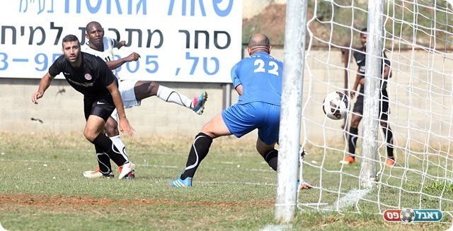 הזדמנות ראשונה, בן ישי עוצר את דוס סנטוס (לירן דורף)