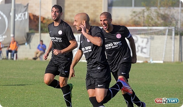 לוי והחברים חוגגים (לירן דורף)