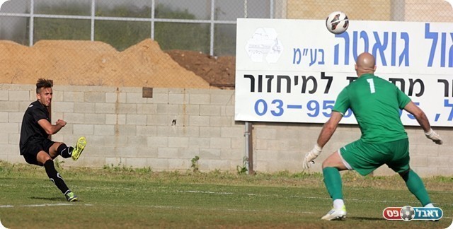 גנון מחמיץ לקראת הסיום מול רוזנקוביץ' (צילום: לירן דורף)