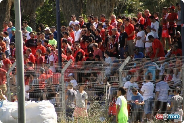 אווירה ביתית. אוהדי מרמורק (קובי רוזן)