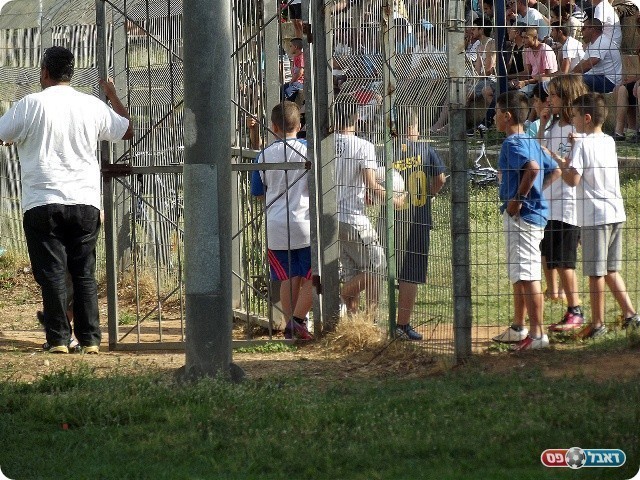 עשה סדר. סינאוני והילדים (צילום: אייל אורן)