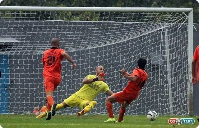 החמצת המשחק, אשכנזי בועט החוצה מול למל (לירן דורף)