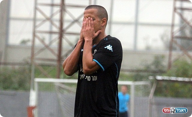 תמונה שמסכמת הכל, עידן חג'ג' מעכל עוד הפסד (לירן דורף)