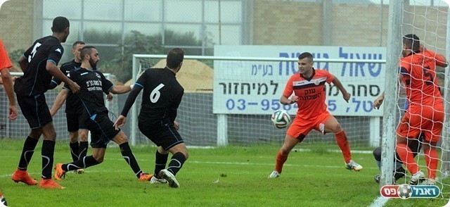 וייצמן כובש את השער המצמק לאזור (לירן דורף)