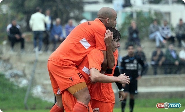 גרינברג וחן לוי חוגגים נצחון חשוב לכפר שלם על אזור (לירן דורף)