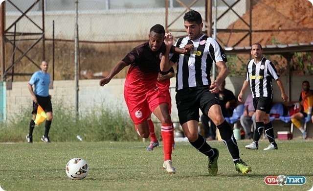 איילה מנסה לברוח מכהן (לירן דורף)