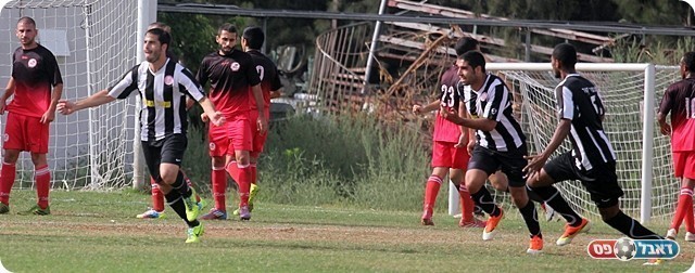 וחוגג (לירן דורף)