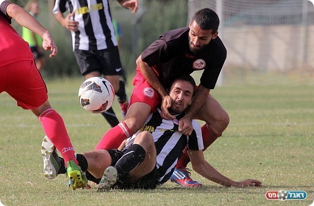 גם הלחימה לא הספיקה. מלכה מתרגל בושידו על בן סלומון (לירן דורף)