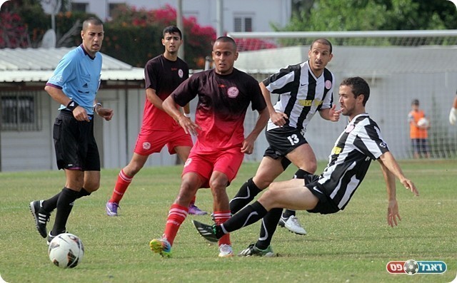 בן סלומון מתקל את חג'ג' (לירן דורף)