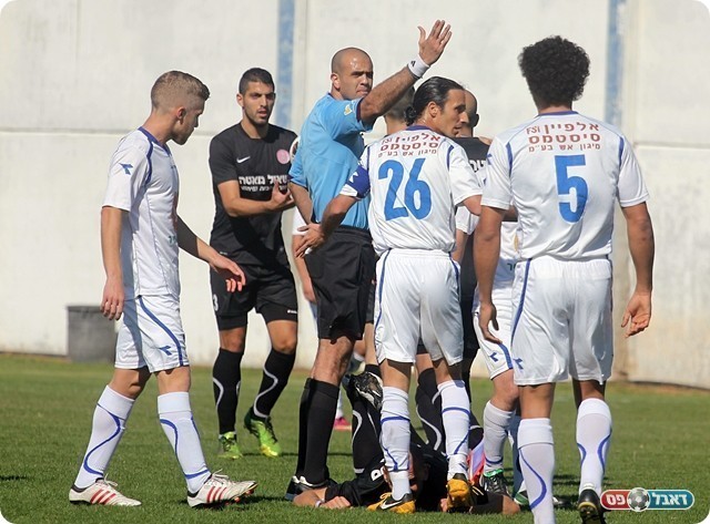 אי אמון בשופטי ליגה א, דניאל בר נתן מרגיע (צילום: לירן דורף)