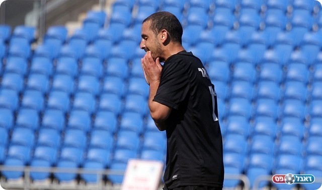 גל גבע מתוסכל לאחר עוד החמצה, הכדור פשוט לא רצה להיכנס לרשת (לירן דורף)