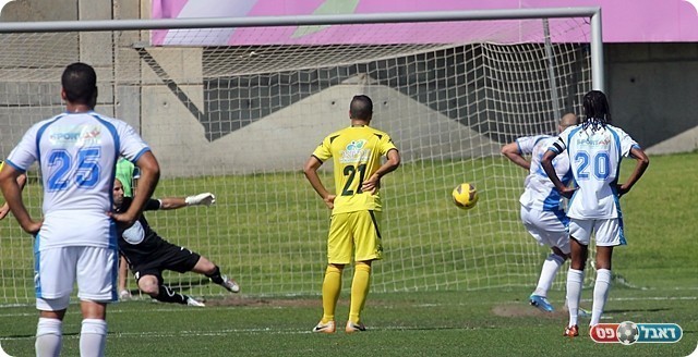 פליקר מצמר בניגוד לנעשה על כר הדשא  (לירן דורף)