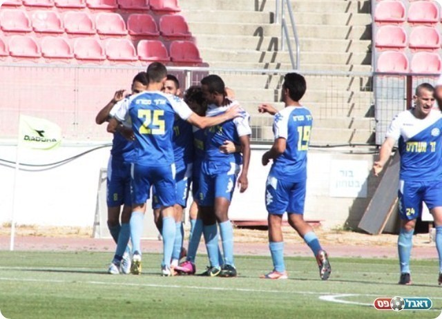 באר שבע עקצה. חגי כובש וחוגג (צילום: שי מוגילבסקי)