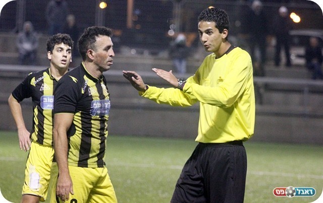 פתיחה סוערת של הבקעה. אברהם מרגיע את קוזושוילי (צילום: לירן דורף)