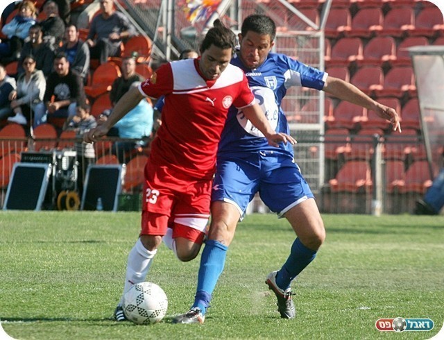 לא בטוח שיפתח. ליאני (בכחול. צילום: לירן דורף)