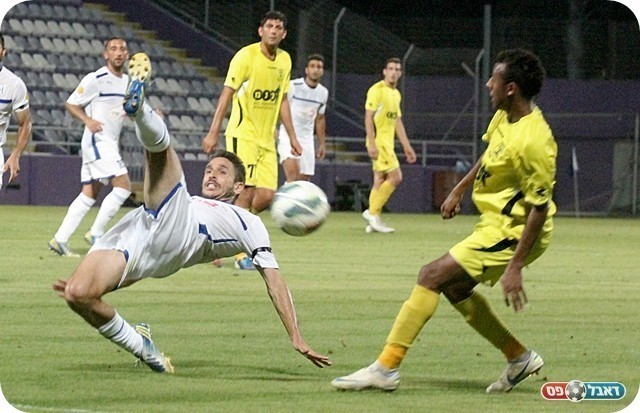 ישתפו פעולה. איילה (בצהוב) ורומן (צילום: לירן דורף)