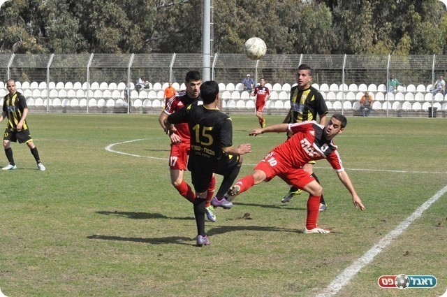 אלמנט המזל הוא פקטור חושב. איתי ארז מול בית"ר פ"ת (צילום: חאדר אניס)