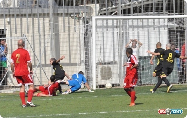 גם בזה צברי היה מעורב. דומר דוחק פנימה (צילום: מוחמד חאדר אניס)