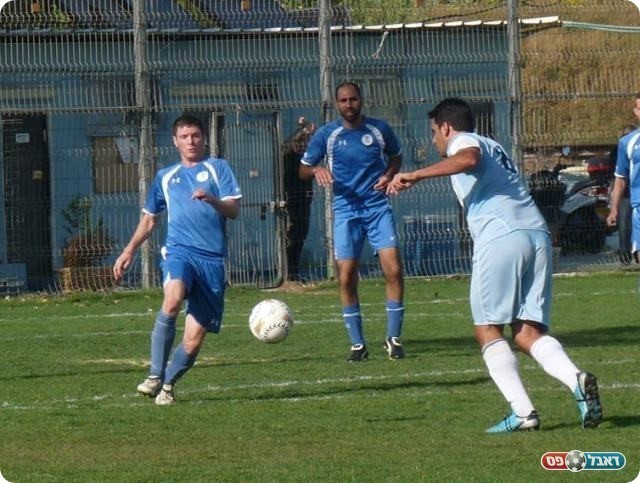 כמעט עוד שער. פרטוק (בתכלת) מול שטרן (אלי שמואלי)