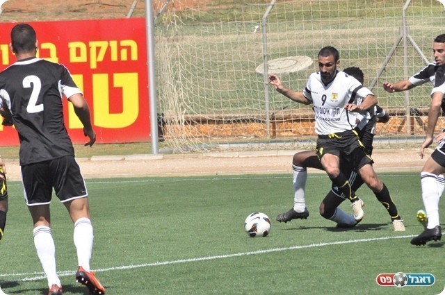 שליטה של כפ"ס מהפתיחה. כהן בדרך לבעיטה (חאדר אניס)