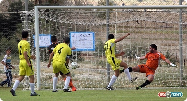 ביטון מחמיץ מצב קורץ בפתיחה 