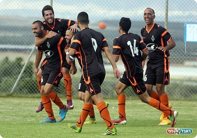 חוגגים נצחון גדול 