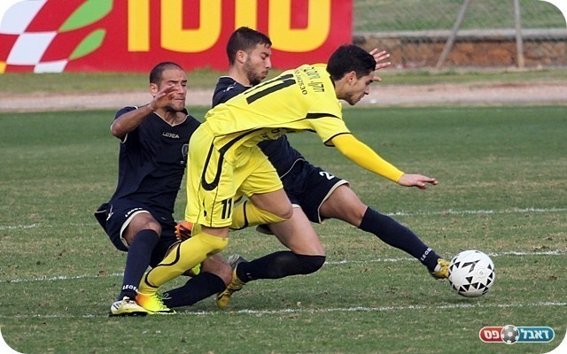 כפ"ס המשיכה ללחוץ. ישראלי ולנקרי עוצרים את הלבוס (צילום: לירן דורף)
