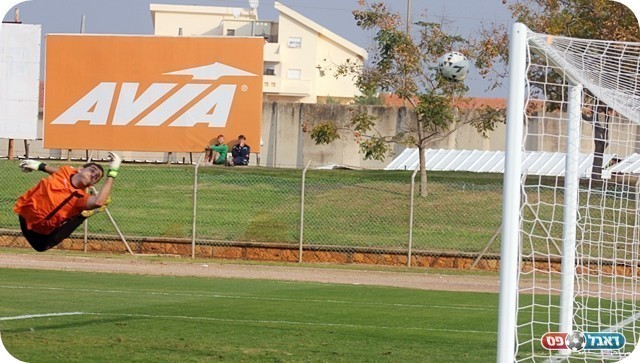 כמעט מהפך מהיר. כהן מפגיז את המשקוף (צילום: לירן דורף)