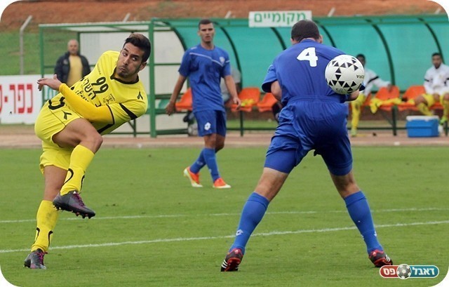 חילוף בחוד. ביטון מפציץ את טסל (צילום: לירן דורף)