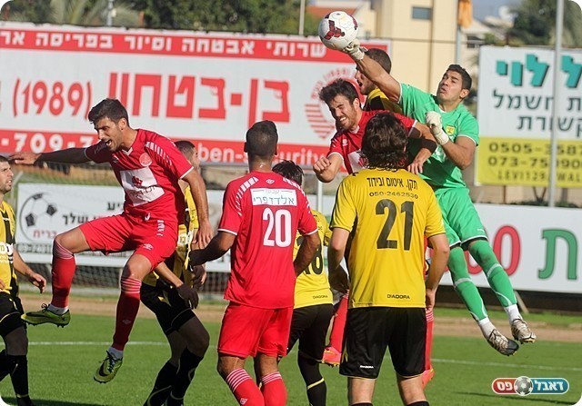 אסף רז ראשון לעוד כדור, משחק יציב לשוער כפר סבא (לירן דורף)