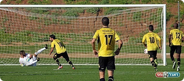 אלון כובש את הפנדל (לירן דורף)