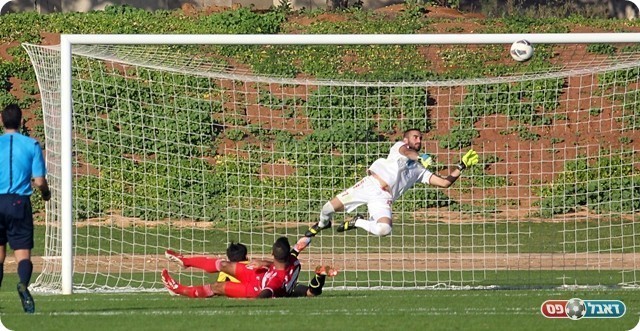 הצלה גדולה, נחמיאס מתעופף לכדור של אלון (לירן דורף)