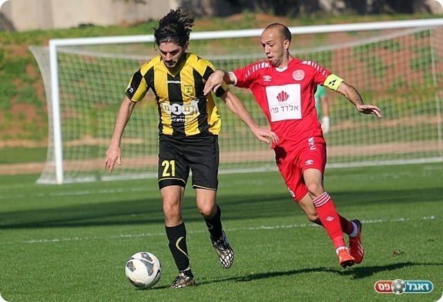 סולימנוב מנסה לעצור את אטיאס (לירן דורף)