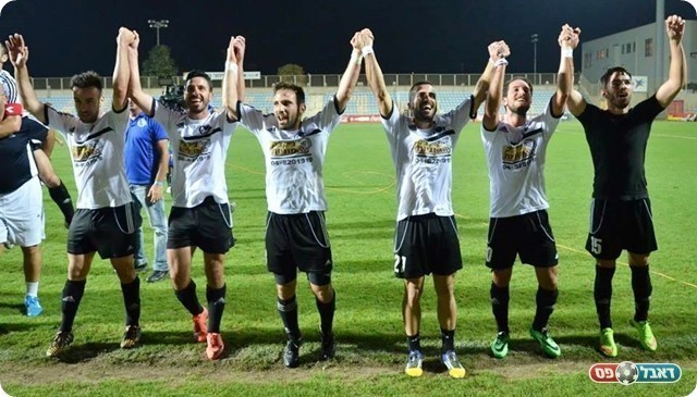 שחקני נשר חוגגים. יחכו לנצרת עלית או טבריה (ארנון לוי)