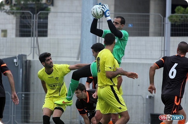 צחי שרון, שוער הבקעה סיכל כל סכנה (לירן דורף)