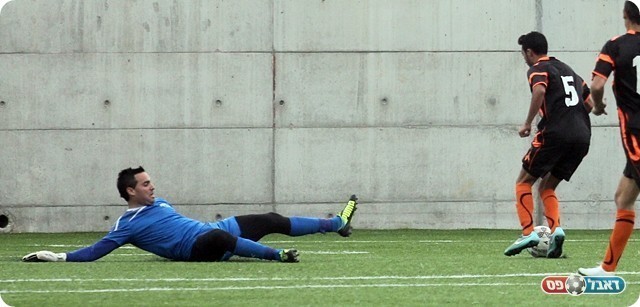 נעימי עובר את פוזיס וכובש את שער הנצחון לבקעה (לירן דורף)